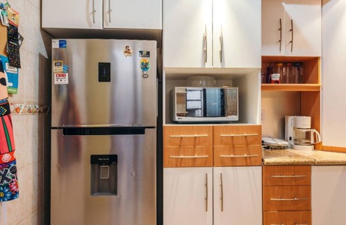 Roma Sur Apartamento | Spacious 5BR Home Metro Steps to Cafes | Pet OK!