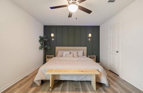 Humble Casa | Spacious 5BR Home near IAH airport - Sleeps 16
