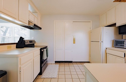 Spring Branch West Casa | Spacious 5BR Home - Near Energy Corridor - Sleeps 14 - Pet friendly