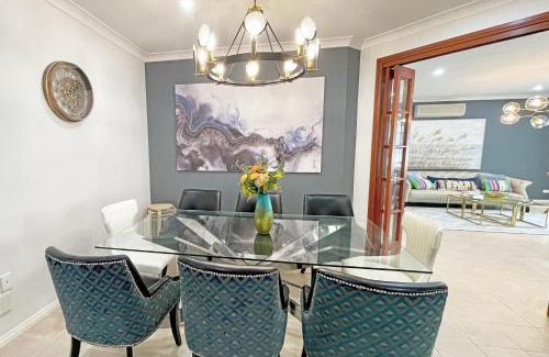 Hallam Casa | Spacious 5BR House in Hallam near Bunjil Place