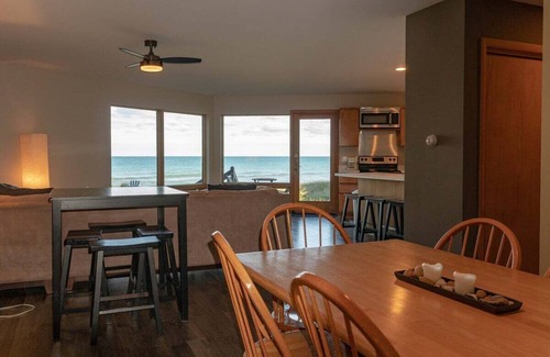 Manistee Casa | Bellavita: Casa de 5 pisos y 5 dormitorios en el lago Michigan (para 17 personas)