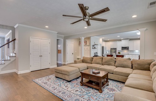 Evans Casa | Spacious 5BR Masters Retreat: Heated Pool/Spa, Theater, Basketball Court & More!