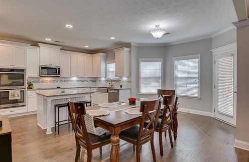 Evans Casa | Spacious 5BR Masters Retreat: Heated Pool/Spa, Theater, Basketball Court & More!