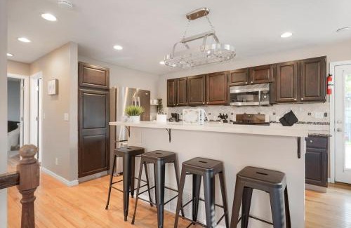 Arvada Plaza Area Casa | Spacious 5br Retreat W Patio & Hot Tub