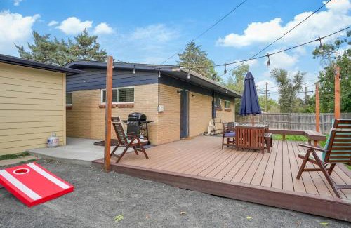 Arvada Plaza Area Casa | Spacious 5br Retreat W Patio & Hot Tub