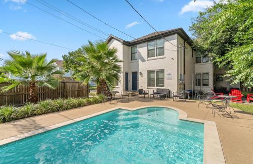 MacGregor Casa | Spacious 6 Bed 6 Bath Duplex with a Pool