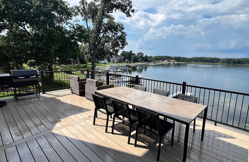 Kendall Casa | Spacious 6-bedroom house on Eagle Lake in Mattawan MI