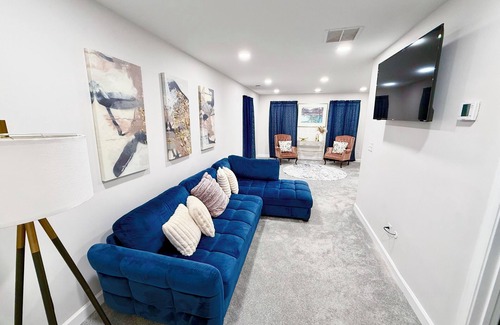 Atlanta University Center Casa | Spacious 6 bedroom house in lovely Atlanta By Mercedes Benz. Great for groups