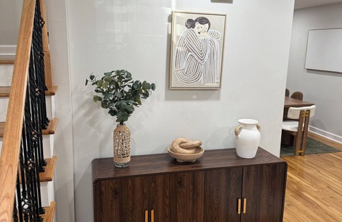 Atlanta University Center Casa | Spacious 6 bedroom house in lovely Atlanta By Mercedes Benz. Great for groups