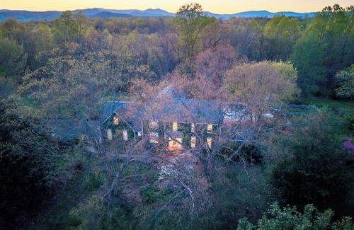 Haywood Casa | Spacious 6-bedroom house w/AC Pool & Hot Tub Firepit Near Shenandoah