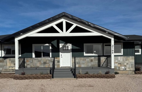 Sweetwater Casa | Spacious 6-bedroom house with AC, WiFi, Hot Tub and Ideal Beach Pass