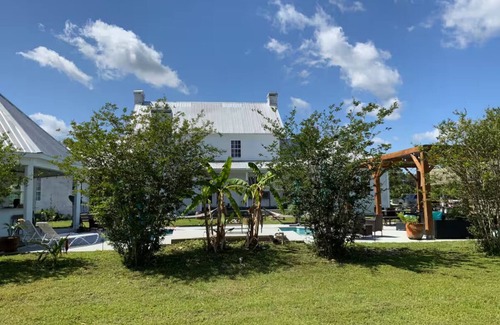 Quiet Place In The Country Casa | Spacious 6-bedroom house in charming Port Orange with WiFi, AC Pool