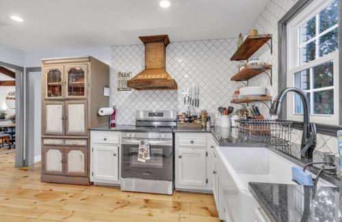 Greenville - Spartanburg Casa | Spacious 6BR/10Bed~Pet & Family Friendly + HOT TUB