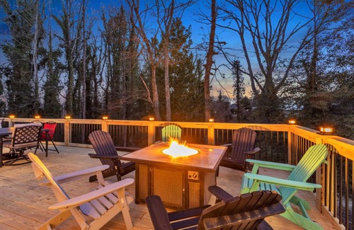 Greenville - Spartanburg Casa | Spacious 6BR/10Bed~Pet & Family Friendly + HOT TUB