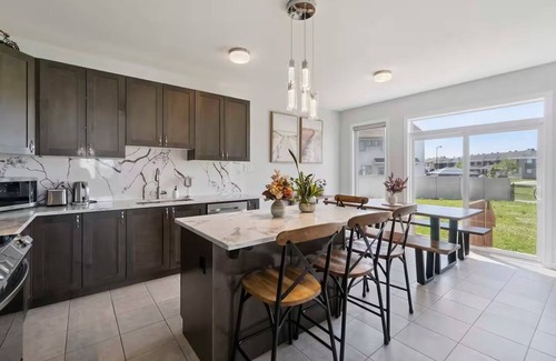 Ottawa Division Casa | Spacious 6BR Home | Barrhaven