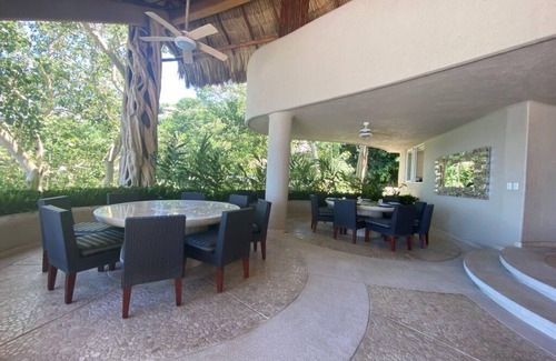 Las Brisas Casa | Spacious 7-bedroom house in enjoyable Acapulco with AC, amazing view, Las Brisas