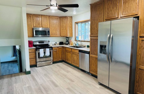 Springerville Casa | Spacious 7-bedroom house with WiFi and AC in charming Eagar