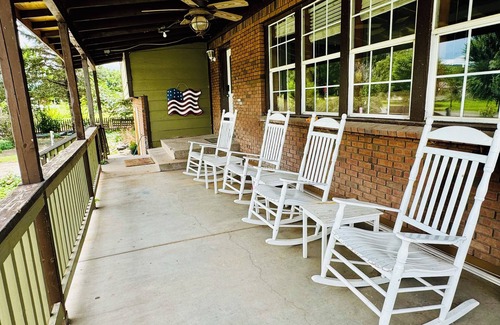 Springerville Casa | Spacious 7-bedroom house with WiFi and AC in charming Eagar
