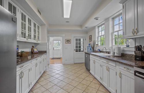 Roper Casa | Spacious 7-bedroom house Near Mackey's Marina and the Albemarle Sound.