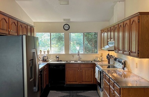 Eagles Mere Casa | Spacious 7-bedroom house in Eagles Mere next to Outlet Pond