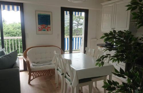 Cannes La Bocca Apartamento | Spacious 70 m flat with Balcony and sea view!