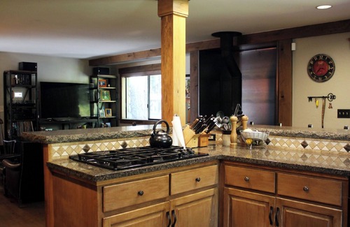 Tahoe Pines Casa | Spacious 8-bedroom, 6.5 bath mountain home in beautiful Tahoe Pines.