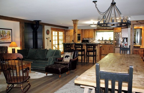 Tahoe Pines Casa | Spacious 8-bedroom, 6.5 bath mountain home in beautiful Tahoe Pines.