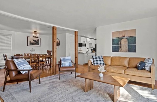 Ludlow Casa | Spacious 9-BR Downtown Residence 3-Min to Okemo