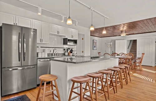 Ludlow Casa | Spacious 9-BR Downtown Residence 3-Min to Okemo