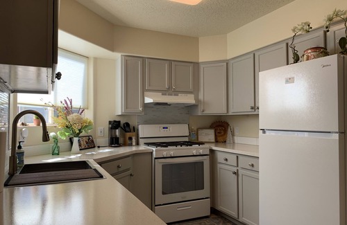 Southside Apartamento | Spacious 950 sq ft 2 BR 1.7BA w/yard (Remodeled)