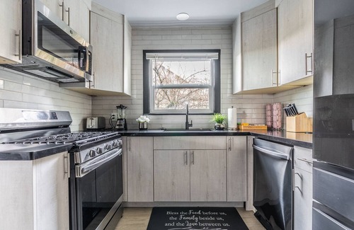 West Woodland Casa | Spacious 9BR Ballard Craftsman perfect for groups