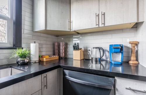 West Woodland Casa | Spacious 9BR Ballard Craftsman perfect for groups