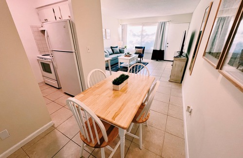 Jensen Beach Apartamento | Spacious & affordable 1 Bedroom APT W/ Pool - Close to downtown and The Beach