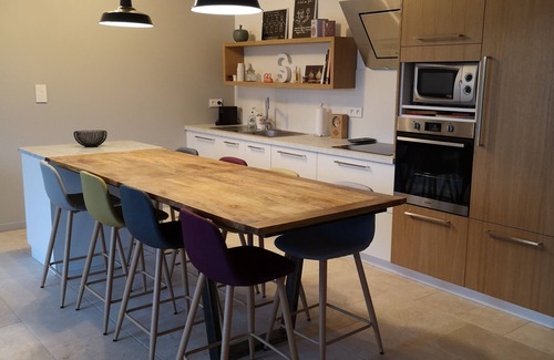 Caderousse Casa | espaciosa casa rural con aire acondicionado cerca de NARANJA con piscina, jacuzzi y jardín maduro