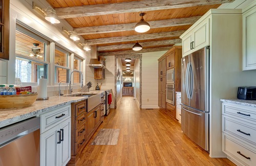 Crane Hill Cabina | Spacious Alabama Retreat - Deck, Grill & Fire Pit!