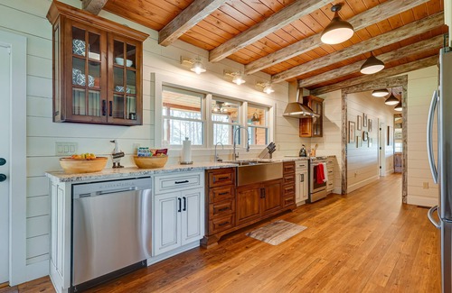 Crane Hill Cabina | Spacious Alabama Retreat - Deck, Grill & Fire Pit!