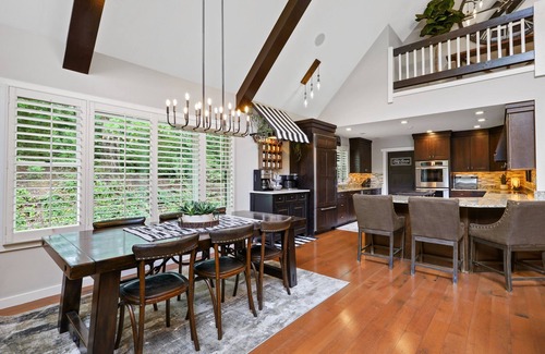 Foxfire Estates Casa | Spacious! All Paved road access, High Speed Internet, 7 Minutes to downtown BR!