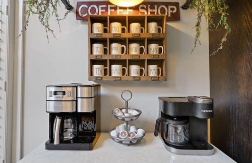 Foxfire Estates Casa | Spacious! All Paved road access, High Speed Internet, 7 Minutes to downtown BR!