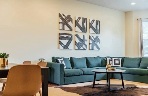 Uptown Apartamento | ❤️ ¡Descuento! Condominio grande y hermoso con estacionamiento gratuito!