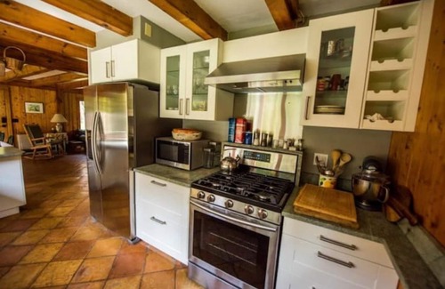 Munsonville Cabina | Spacious and comfortable home on a 250 Acre Private Estate