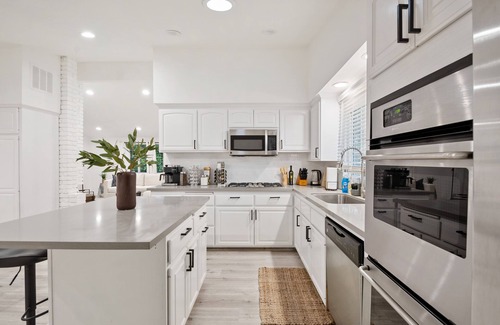 Topanga Casa | Spacious and Cozy Home with Pool in Woodland Hills