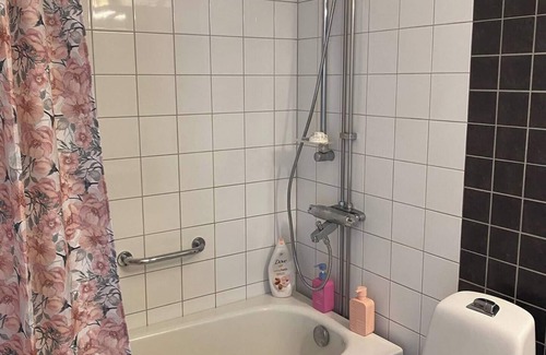 Liljeholmen - Hagersten Apartamento | Spacious and Homely Apartment with Patio. Family friendly. Pets Allowed!