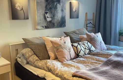 Liljeholmen - Hagersten Apartamento | Spacious and Homely Apartment with Patio. Family friendly. Pets Allowed!