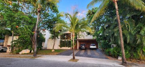 Playacar Villa | Spacious and luxurious villa with 4 bedrooms, swimming pool, tennis court, and beach within walking distance