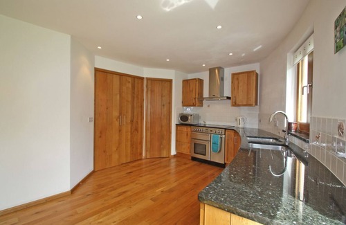 Llandovery Cabaña | Spacious and luxurious eco-friendly detached house for 8 set in rural Carmarthenshire.