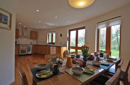 Llandovery Cabaña | Spacious and luxurious eco-friendly detached house for 8 set in rural Carmarthenshire.
