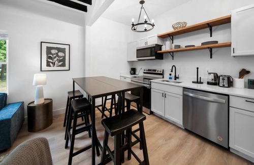 Walnut Hills Casa | Spacious and Modern 3BR near Downtown/Walnut Hills