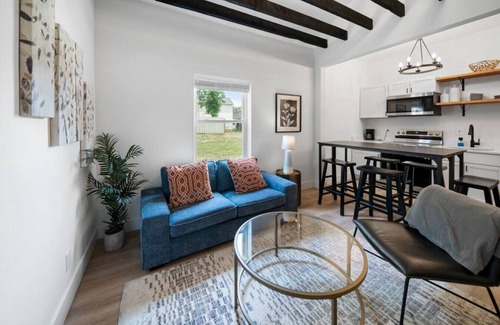 Walnut Hills Casa | Spacious and Modern 3BR near Downtown/Walnut Hills