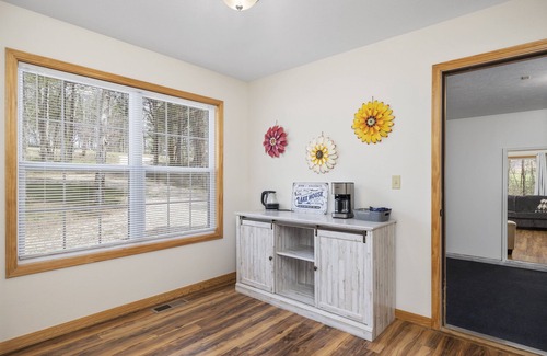 Golden Casa | Spacious and Private. Fire pit, game room. Ample parking. King beds!