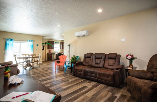 Vandalia Casa | Spacious and quiet 2 bedroom home at the End of the Road, near Hospital/Downtown